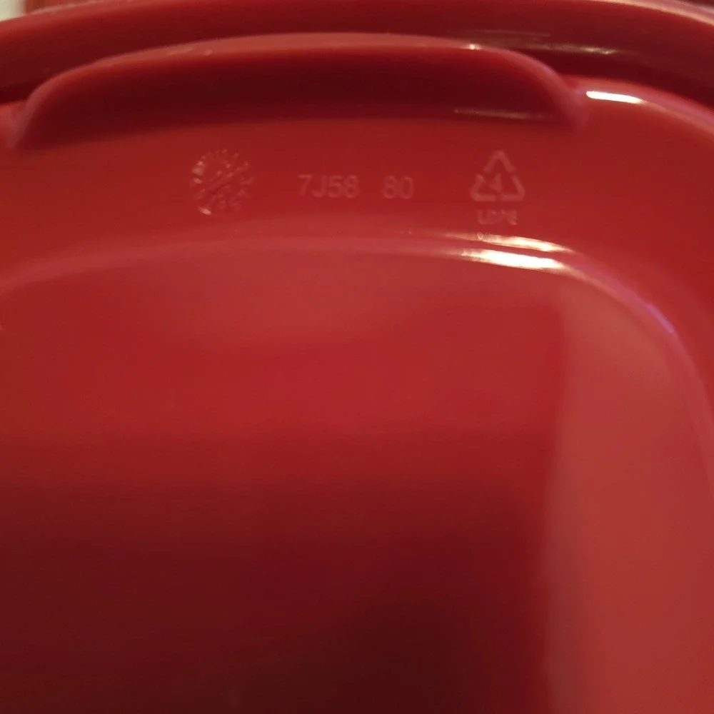Rubbermaid Easy Find‎ Replacement Red Lid 7J58 Square Lot of 8 Lids & Bowls 4